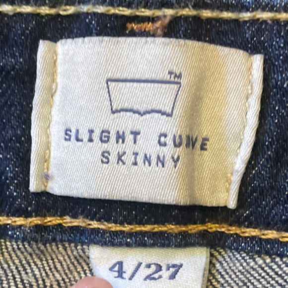 NWOT LEVIS size 27 - Picture 2 of 3